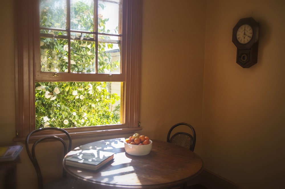 Comfort Double Room, 1 King Bed, Patio, Courtyard View photo 3