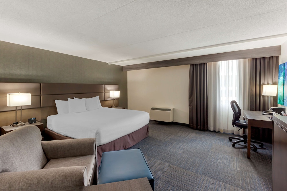 Suite, 1 King Bed, Non Smoking, Jetted Tub (Separate Living Room)