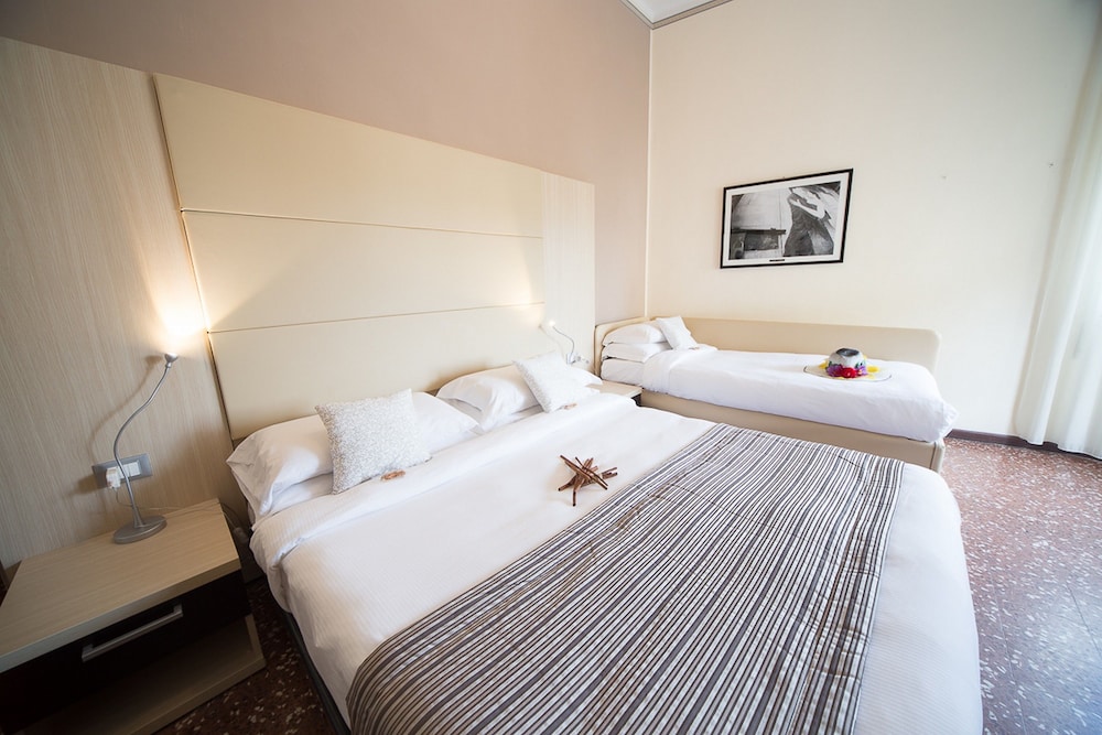 Triple Room (Air Conditioning)