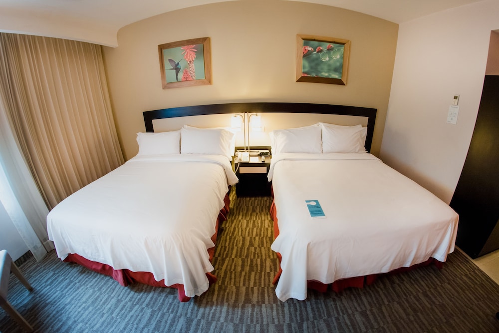 Superior Room, 2 Queen Beds photo 3