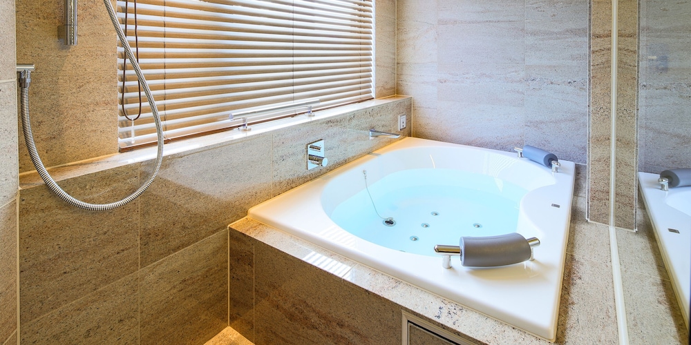Premium Suite King - Photo 16