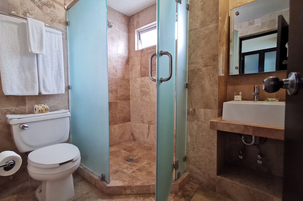 Suite, 1 King bed, Ocean View - Photo 10