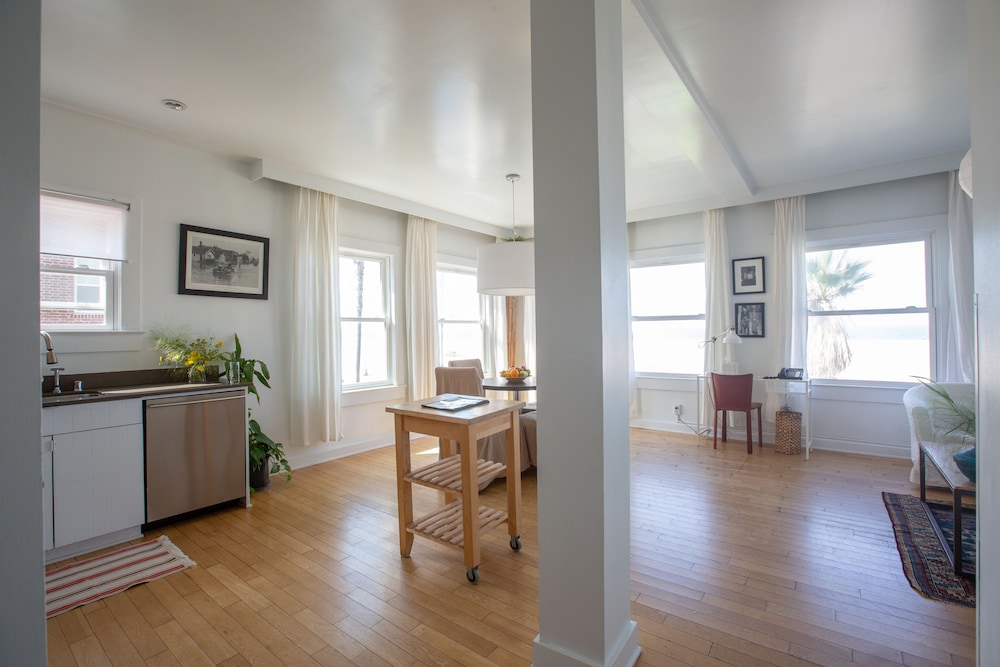 One Bedroom Suite photo 2