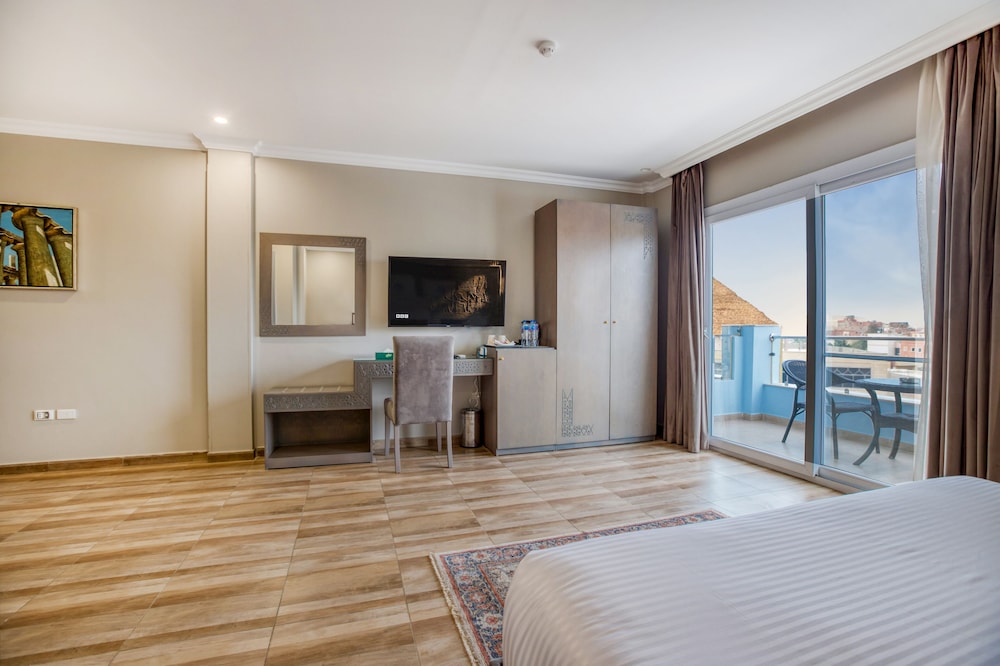 Standard Suite with Panoramic Pyramids View & Balcony - Photo 7