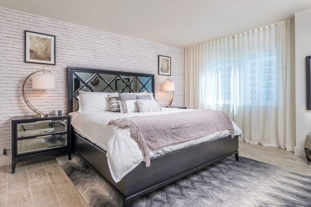 Premier Condo, 1 Bedroom, Balcony, Ocean View (11L08)