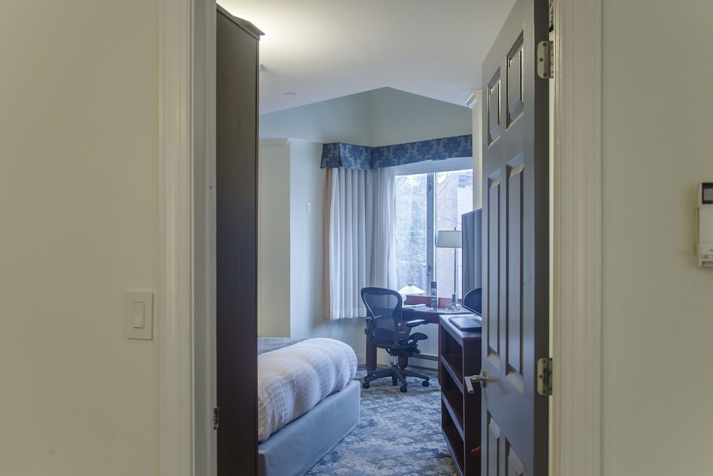 Signature Suite, 1 King Bed with Sofa bed