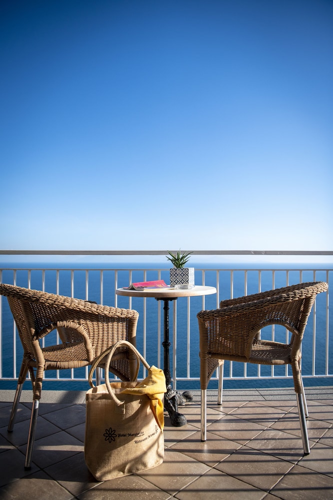 Deluxe Double or Twin Room, Sea View - Photo 10