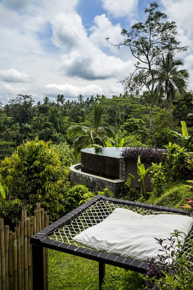 Grand Tent, Private Pool, Executive Level photo 3