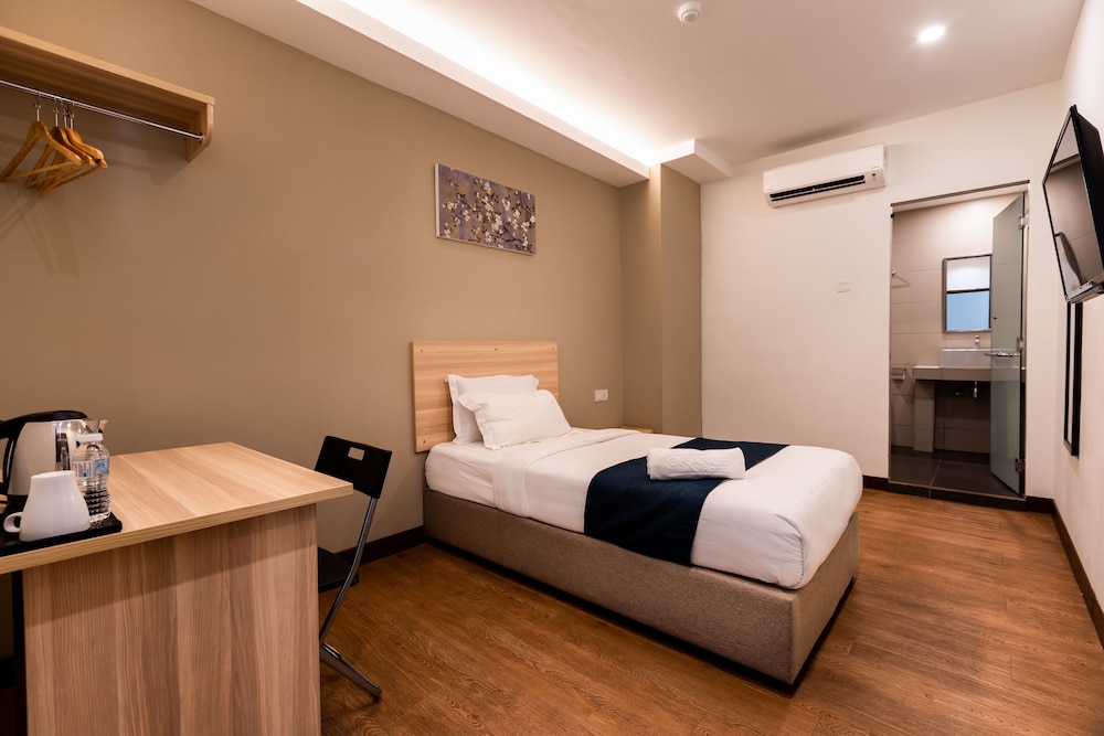 Standard Single Room (Luggage Lift Only) photo 3