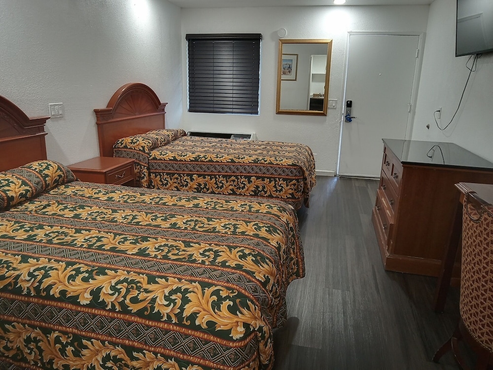 Standard Room, 2 Double Beds, Non Smoking, Refrigerator & Microwave
