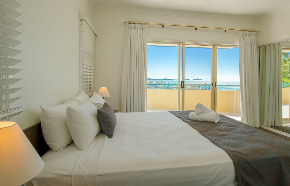 Three Bedroom Penthouse Ocean View Apartment photo 2