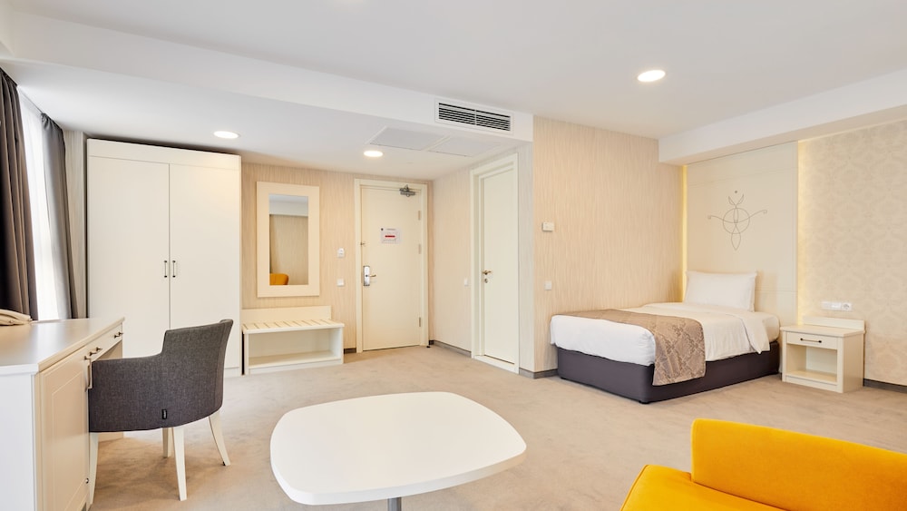 Junior Suite, 2 Twin Beds photo 3