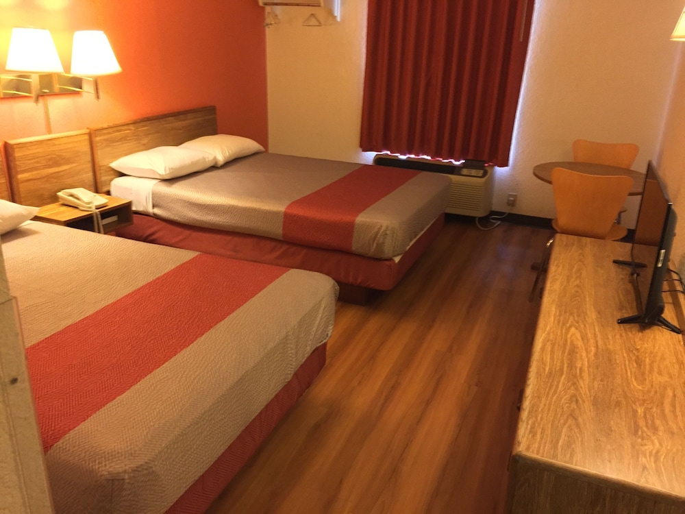 Standard Room, 2 Double Beds, Non Smoking - Photo 8