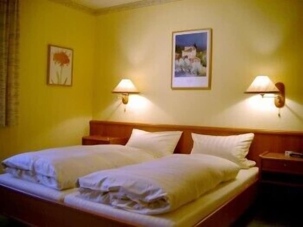 Economy Double Room photo 1