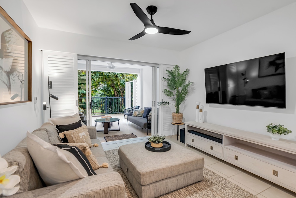 Ground Floor Two Bedroom with Patio - Easy Pool Access 3411/12