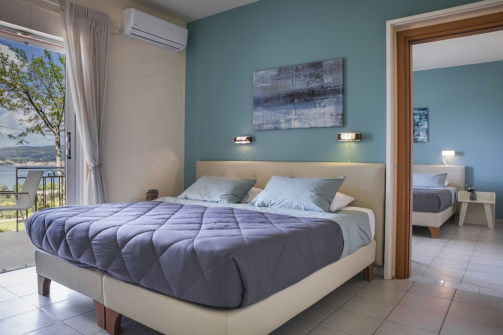 Family Apartment, 2 Bedrooms, Sea View photo 3