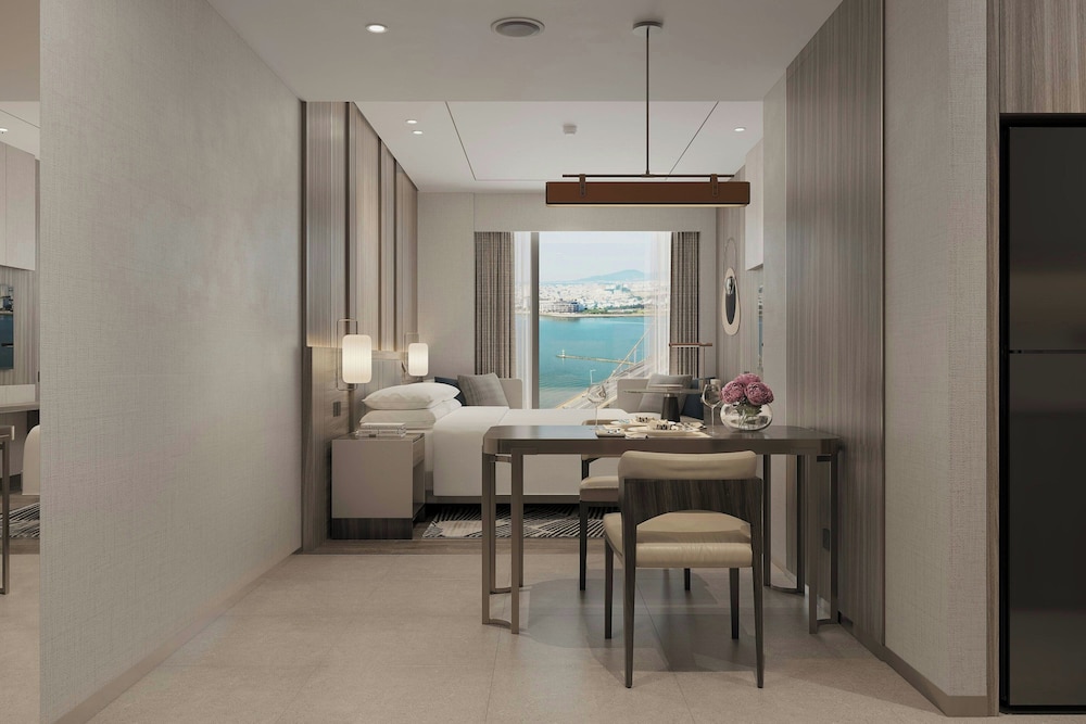 Studio, 1 King Bed, River View