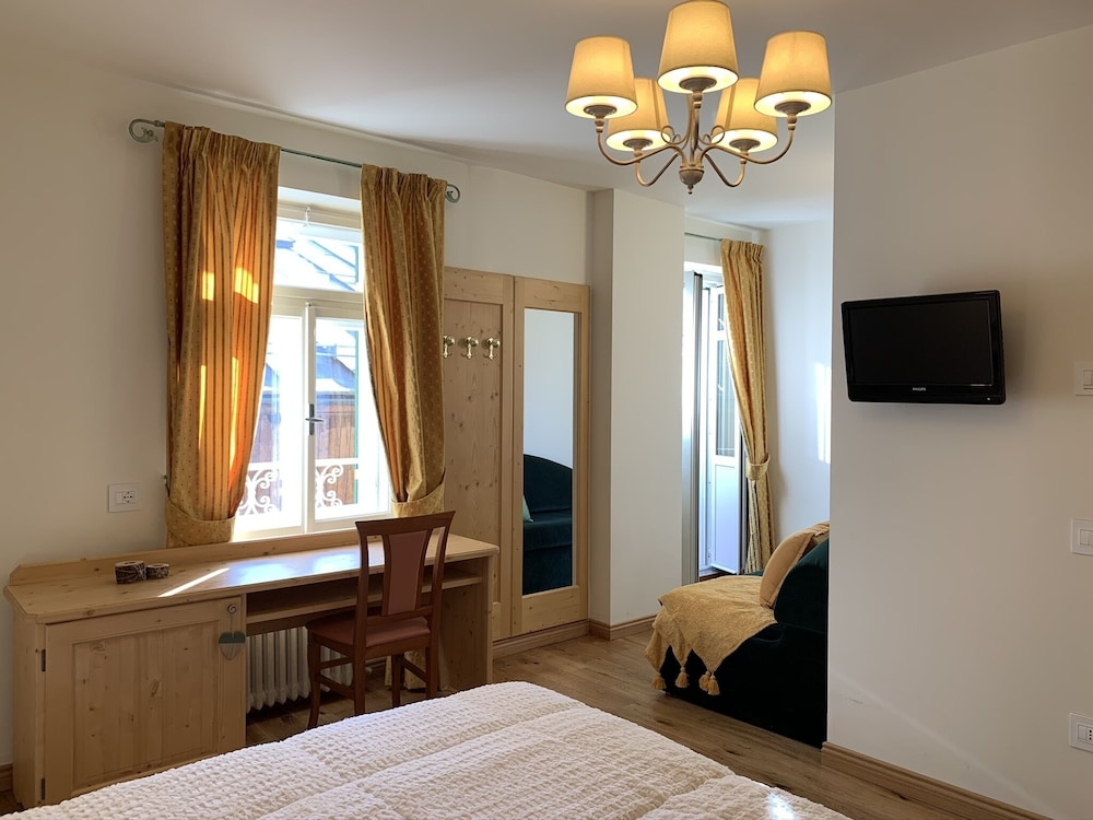 Superior Twin Room, Balcony, Mountain View photo 3