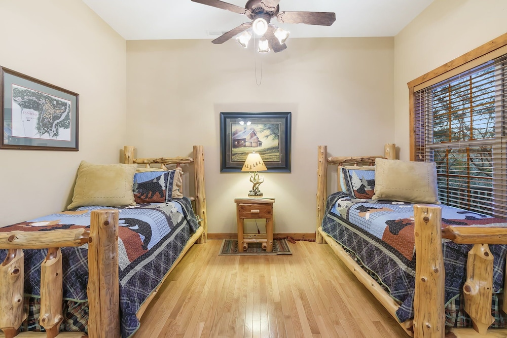Cabin, Multiple Beds, Balcony, Golf View (The Lodge on the Creek)