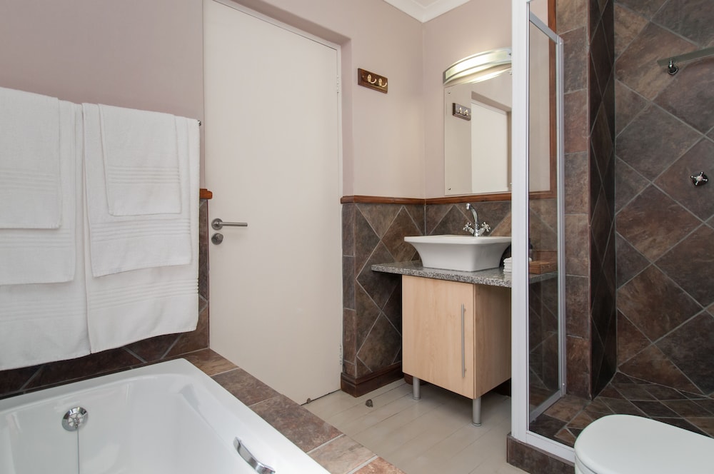 Double Room with En-Suite Bathroom / Room 3 photo 3