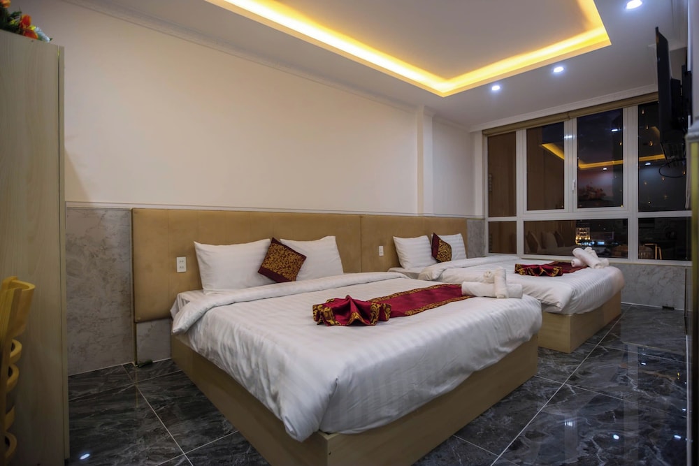 Premier Twin Room, 2 Queen Beds, Private Bathroom, City View