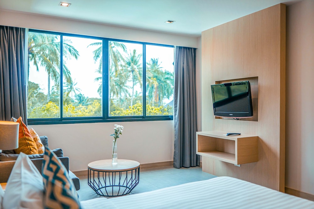 One-Bedroom Suite Garden View - Photo 5