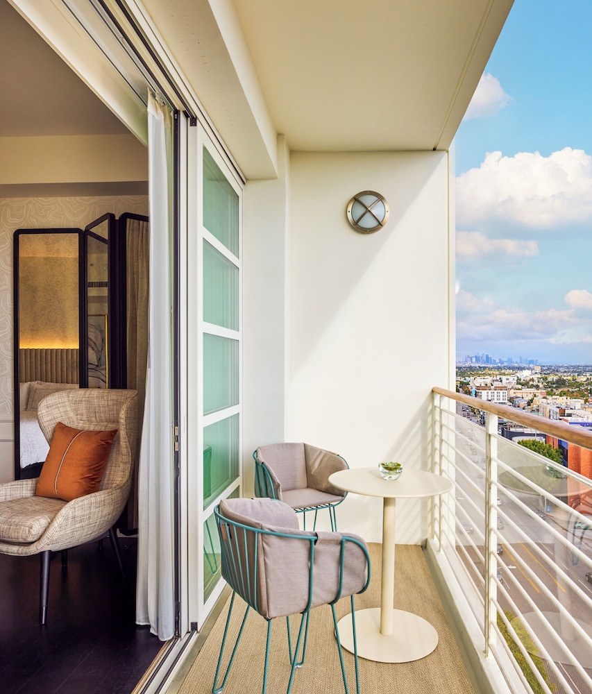 Premier Room, 2 Queen Beds, Accessible (Mobility, Roll-In Shower)