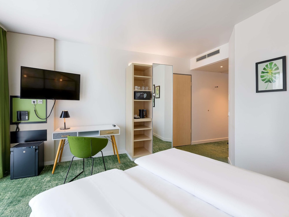 Family Room, 1 Queen-Bed and 1 Single-Bed - Photo 7