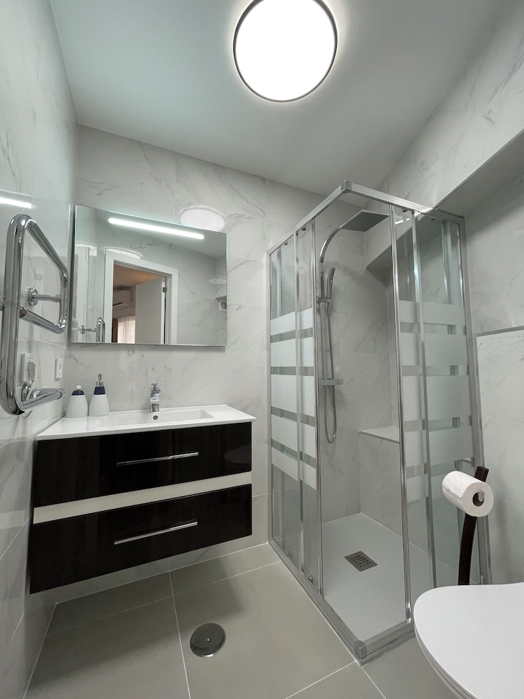 6. Emelie - Deluxe Double Room photo 2