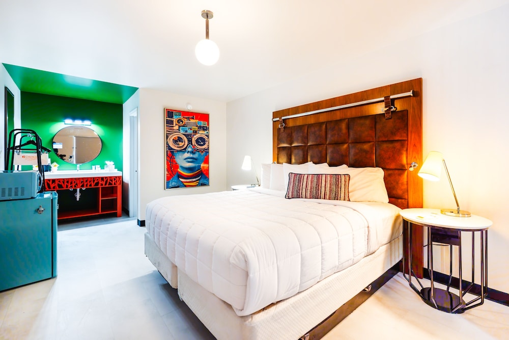 Suite, 1 King Bed, Non Smoking - Photo 9