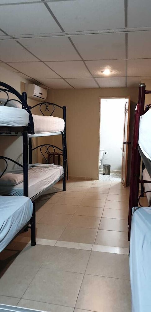 Shared Dormitory, Mix Dorm, Ensuite Bathroom, A/C,  8 Beds photo 3