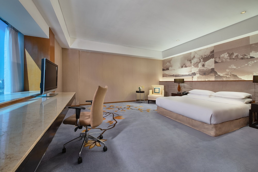 Premium Room, 1 King Bed, Accessible (Wheelchair) - Photo 1