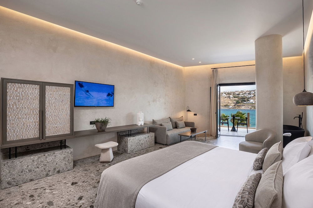 CHRONOS Suite with Jacuzzi and Sea View - Photo 1