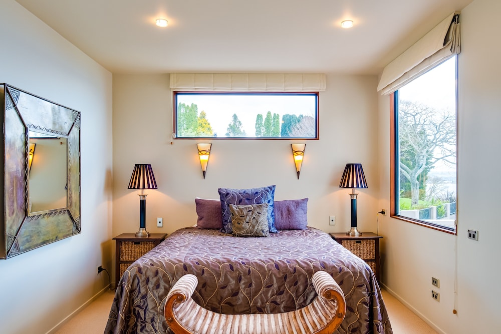Lake Villa - 4 Bedrooms photo 3