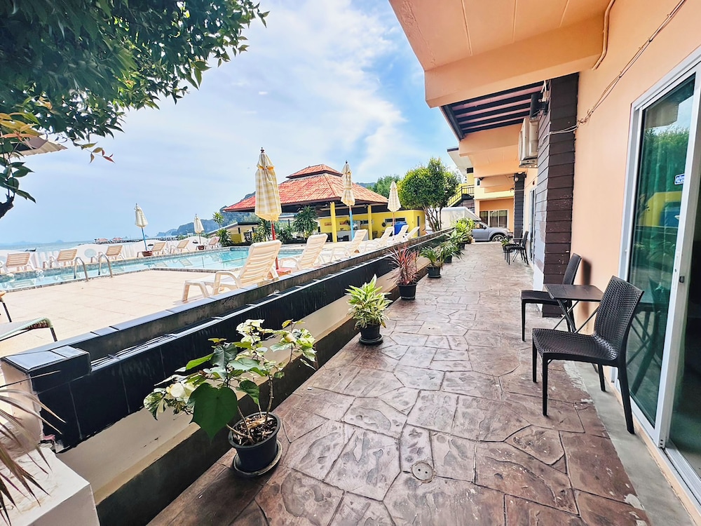 Deluxe Double Room, Pool View - Photo 8