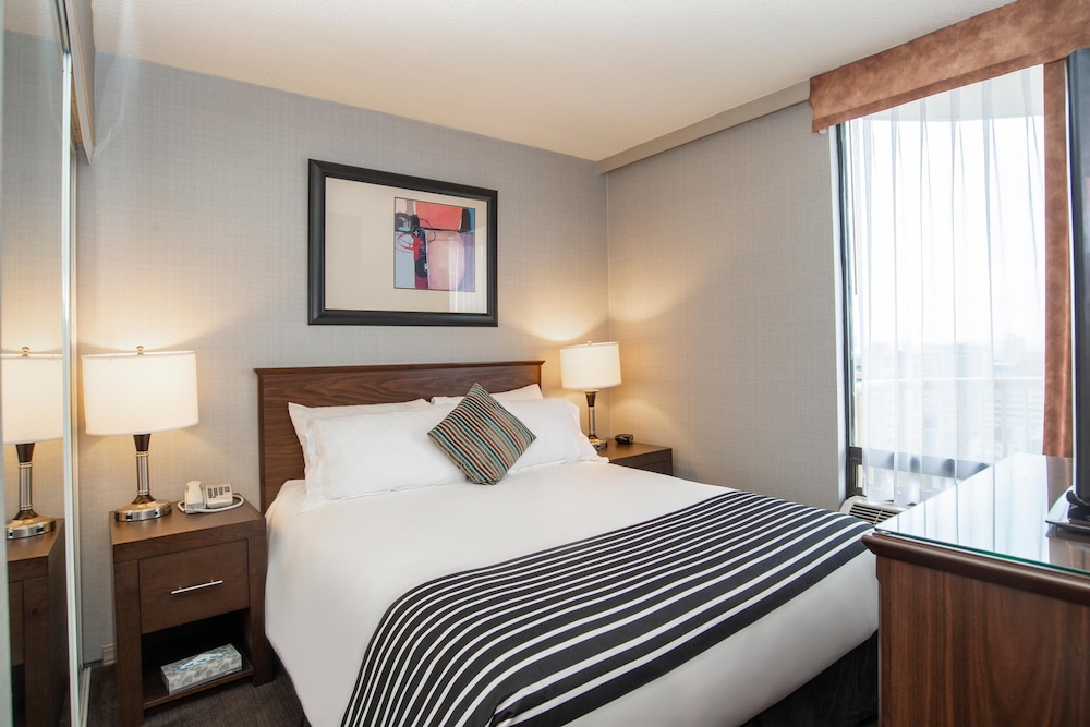 Suite, 1 Queen Bed, City View