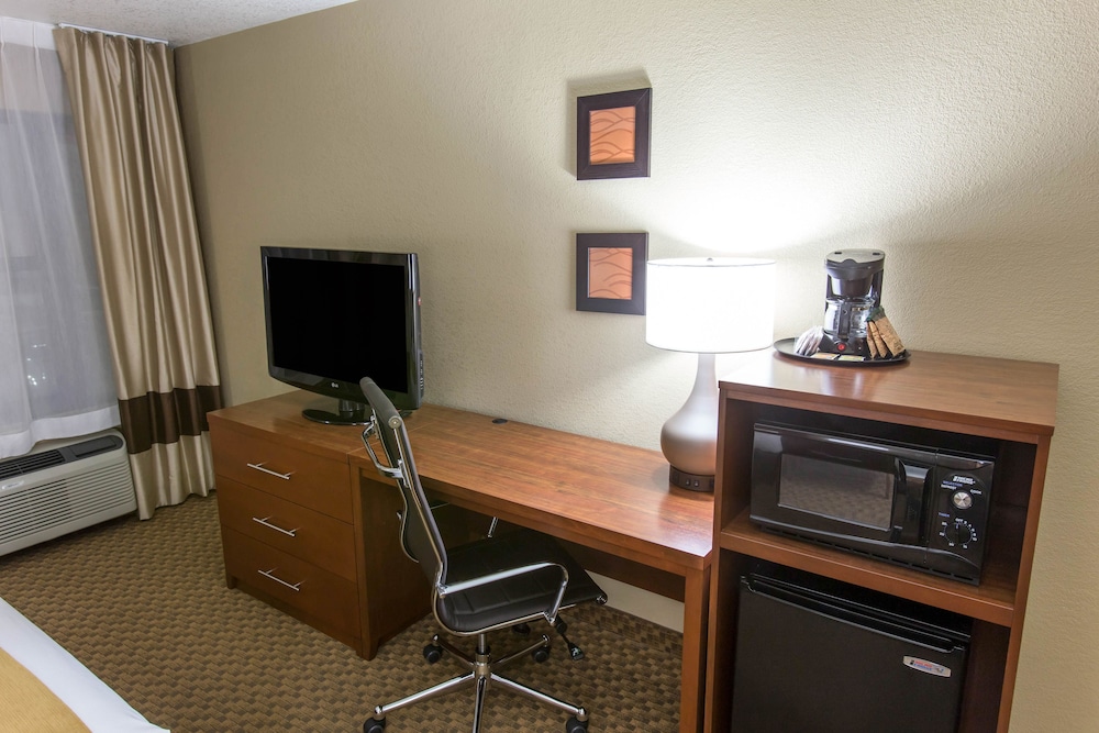 Suite, 1 King Bed with Sofa bed, Non Smoking - Photo 3