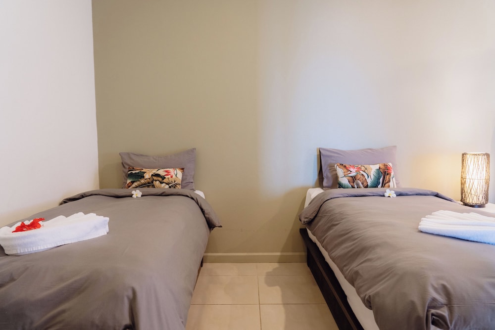 Sunset Suite with Beachfront Balcony photo 1