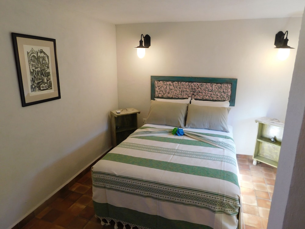 Deluxe Studio Suite, 1 Queen Bed, Terrace photo 2