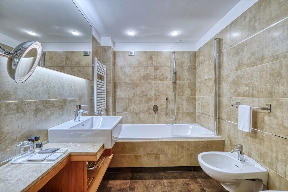 Classic Double Room Single Use photo 3