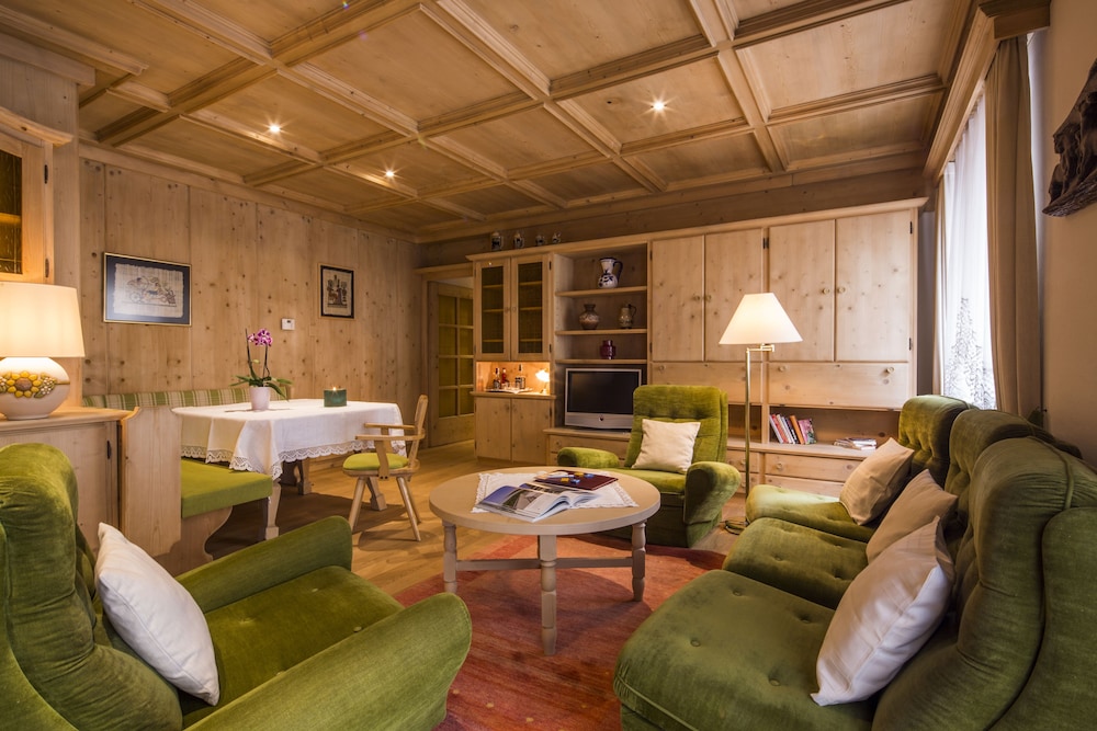 Suite, 2 Bedrooms (up to 6 people)