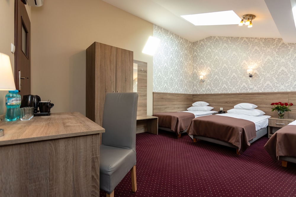 Standard Triple Room - Photo 8