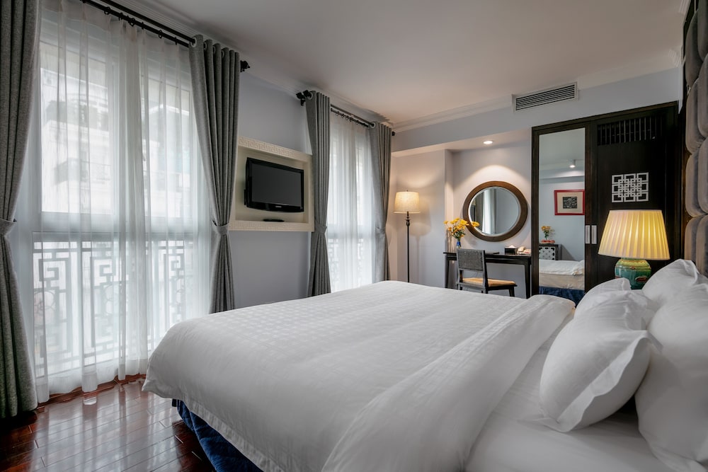 Junior Double Suite Balcony Street View