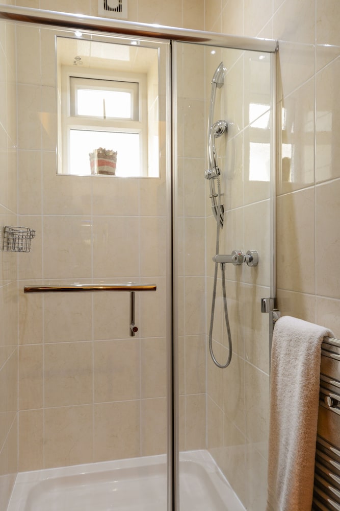 Standard Suite, Ensuite (3 People) - Photo 3
