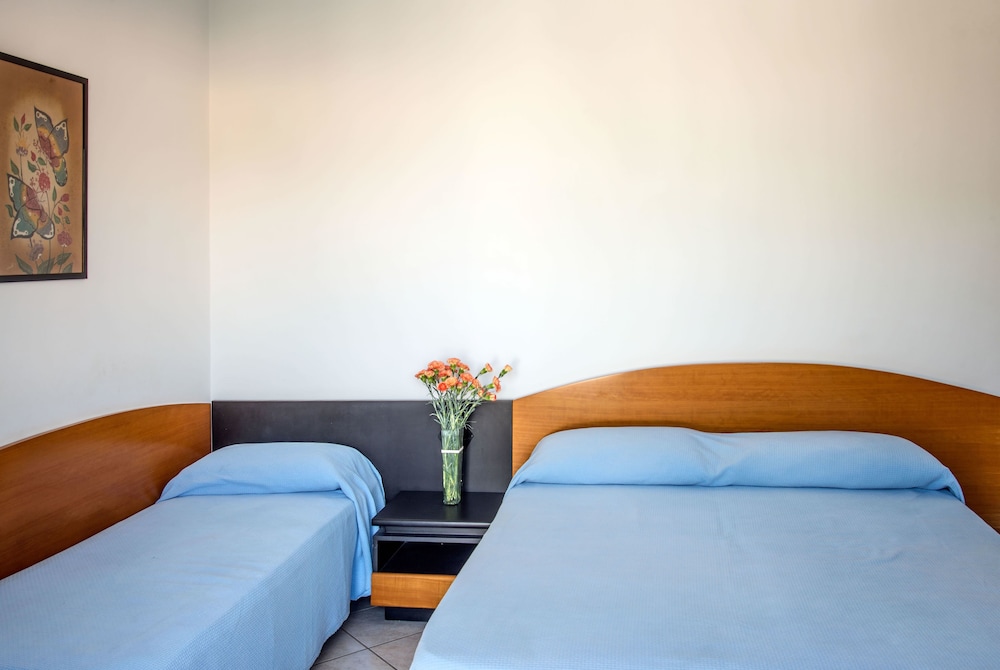 Economy Triple Room