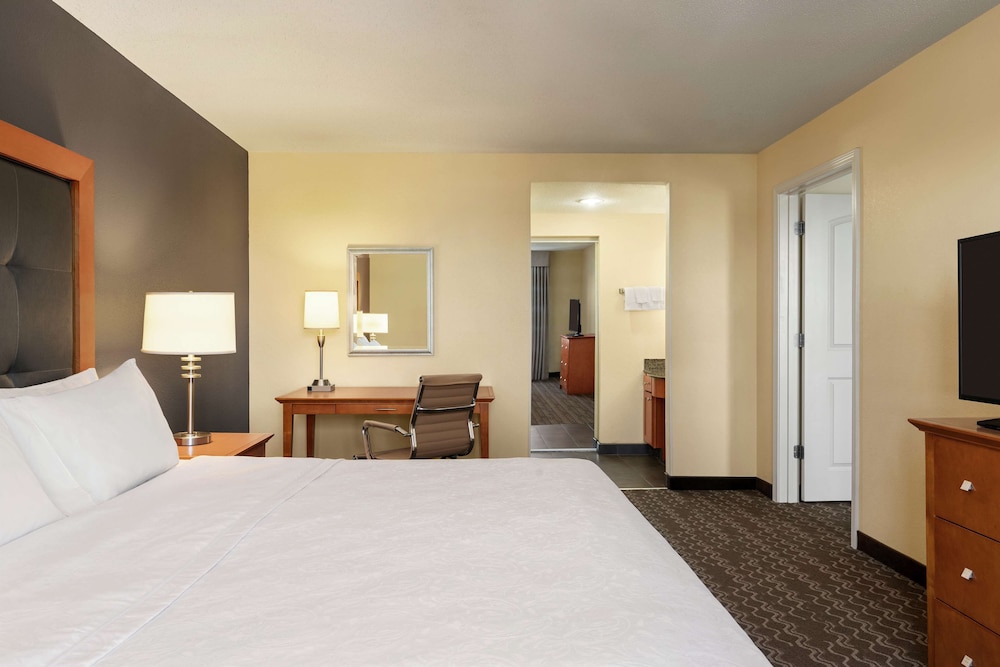 Suite, 2 Bedrooms - Photo 4