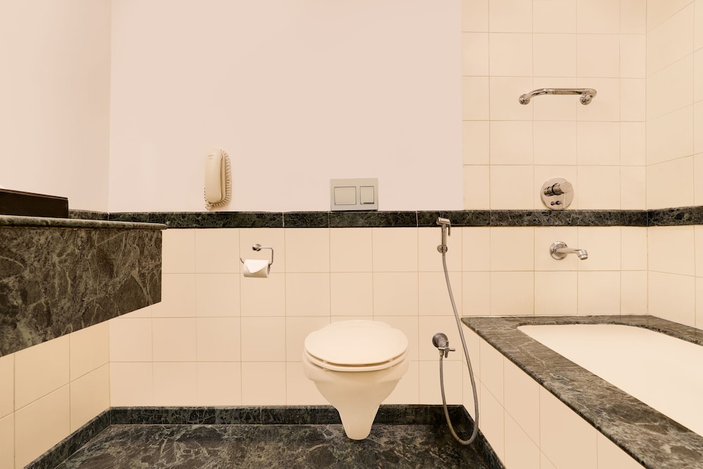 Executive Suite - Photo 8