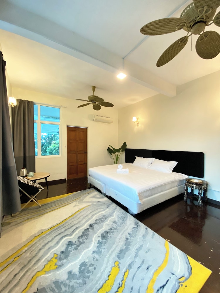 Deluxe Double Room, Partial Sea View