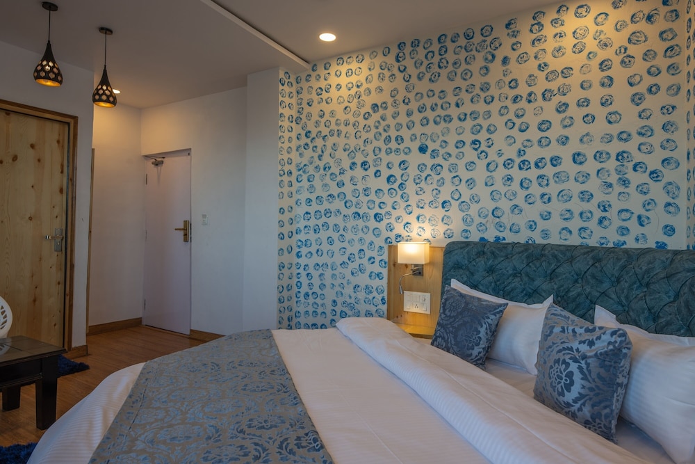 Honeymoon Suite - Photo 8