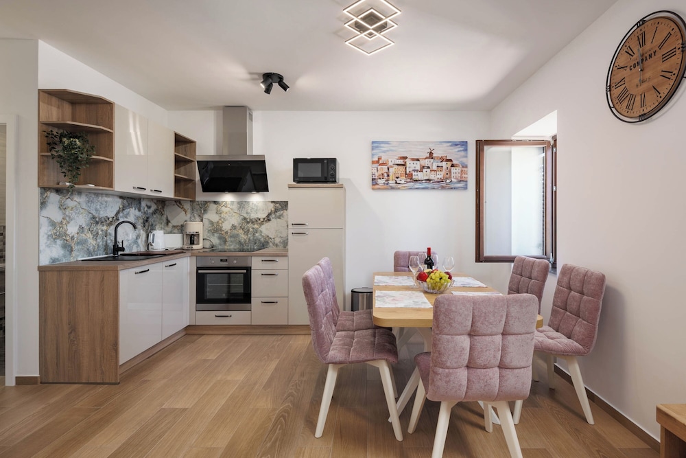 Family Apartment, 2 Bedrooms, Sea Facing (Seafront Apartment Nana 2) photo 2